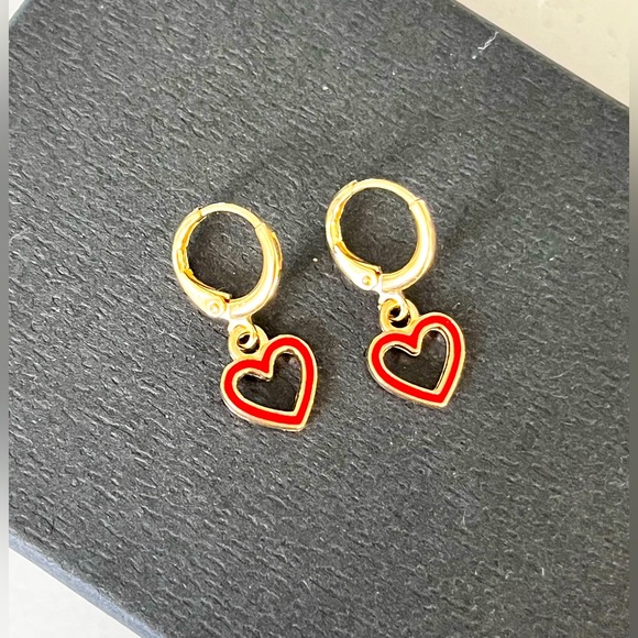 ❤️❤️ NWT | Heart Earrings | Pierced - Picture 1 of 3